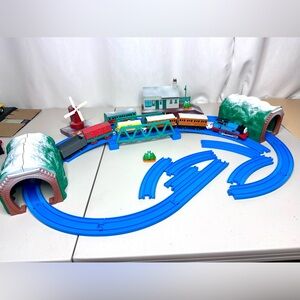 2003 Thomas & Friends Holiday Talk N Action Motorize Set ALMOST COMPLETE